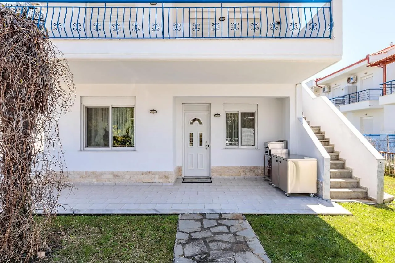 Apartment Next To The Sea Paralia Dionysiou Holiday home